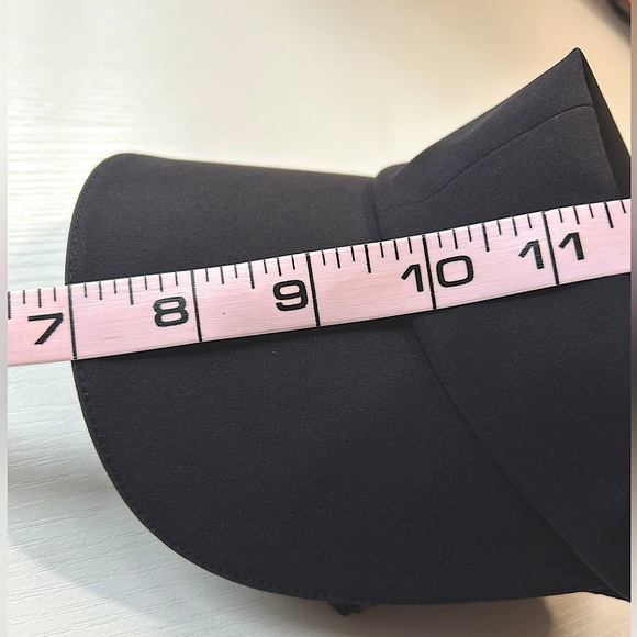 EUC Women’s Lululemon Black Baseball Hat with Curved Brim adjustable closure - Picture 6 of 6
